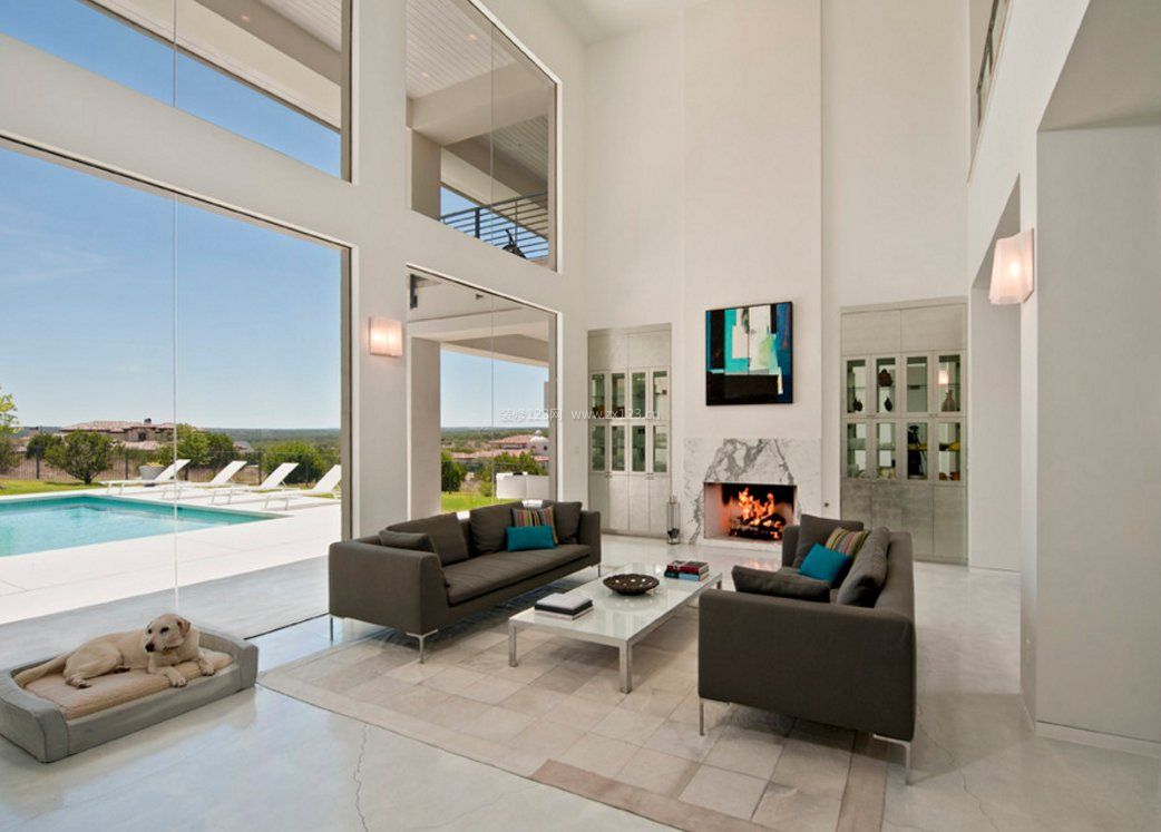 挑高小復式室內玻璃房 通透美學與功能性的完美結合